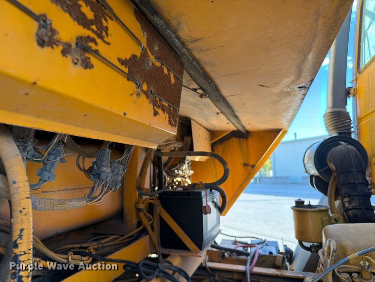 image for item FG0824 1993 Ford Cargo 7000 street sweeper truck