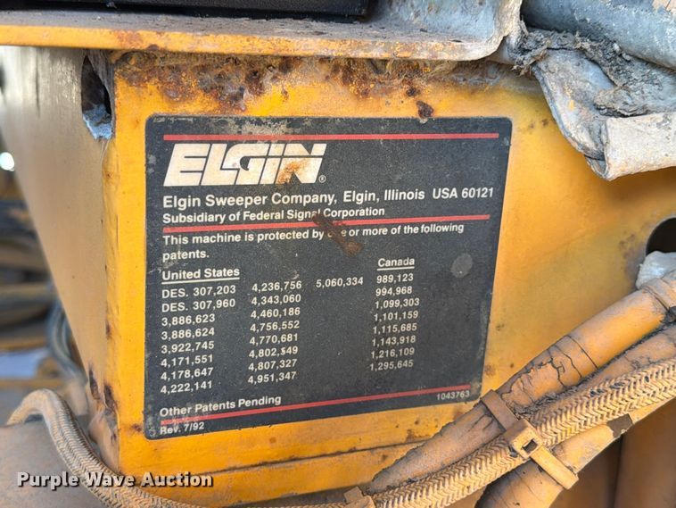 image for item FG0824 1993 Ford Cargo 7000 street sweeper truck
