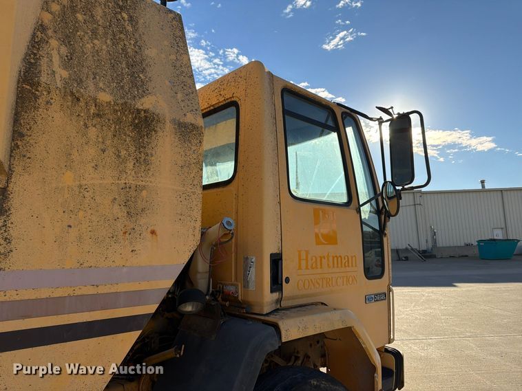 image for item FG0824 1993 Ford Cargo 7000 street sweeper truck