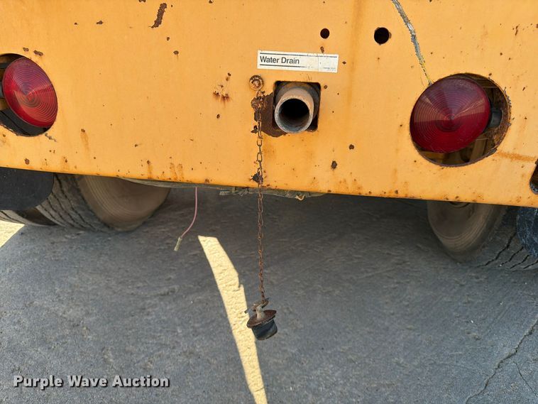 image for item FG0824 1993 Ford Cargo 7000 street sweeper truck