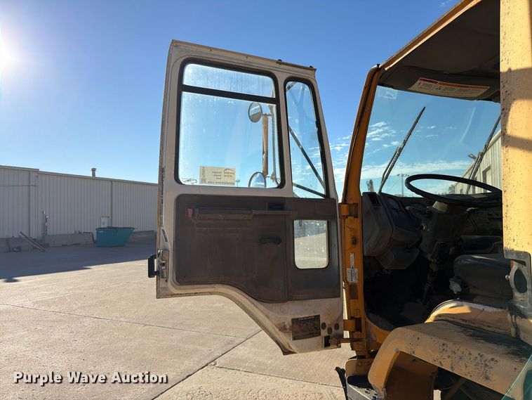 image for item FG0824 1993 Ford Cargo 7000 street sweeper truck