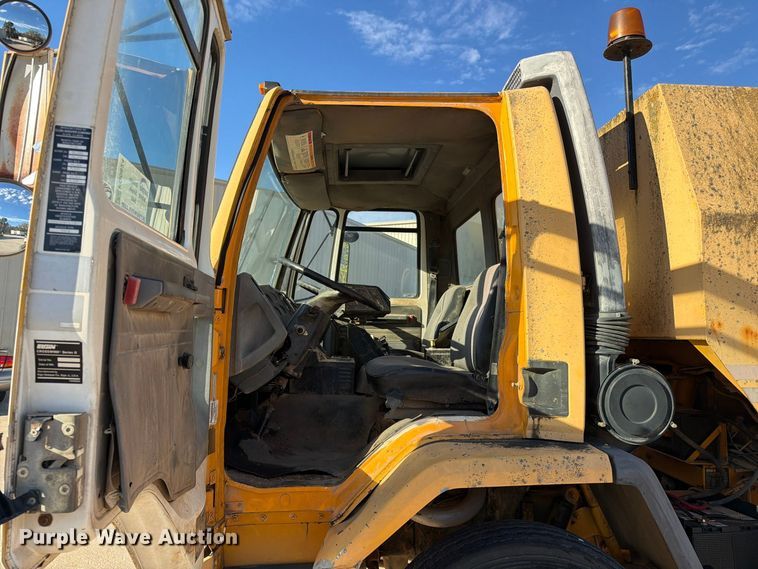 image for item FG0824 1993 Ford Cargo 7000 street sweeper truck