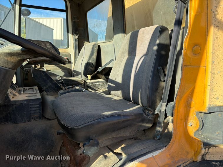 image for item FG0824 1993 Ford Cargo 7000 street sweeper truck