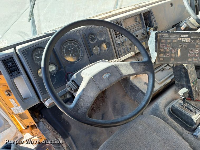 image for item FG0824 1993 Ford Cargo 7000 street sweeper truck