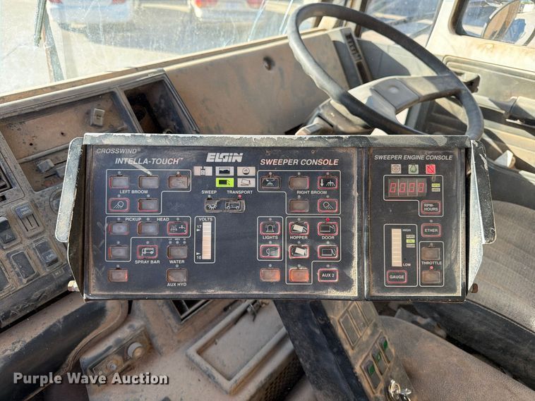 image for item FG0824 1993 Ford Cargo 7000 street sweeper truck