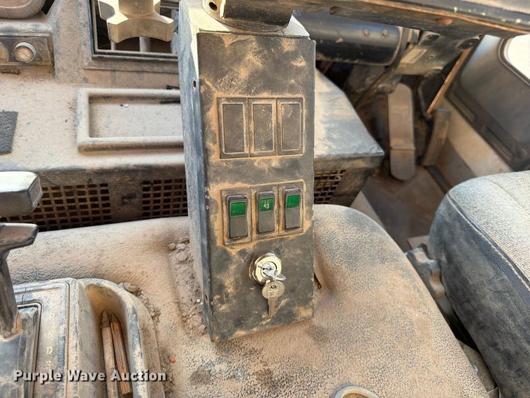 image for item FG0824 1993 Ford Cargo 7000 street sweeper truck