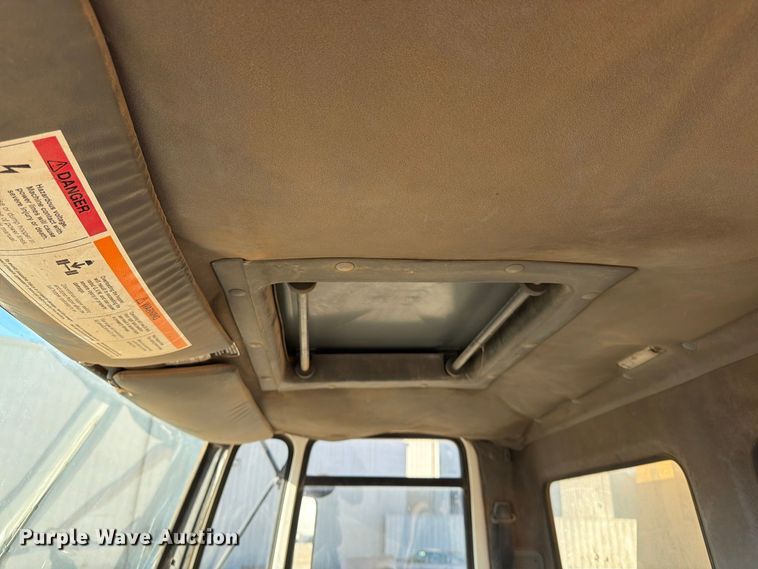 image for item FG0824 1993 Ford Cargo 7000 street sweeper truck