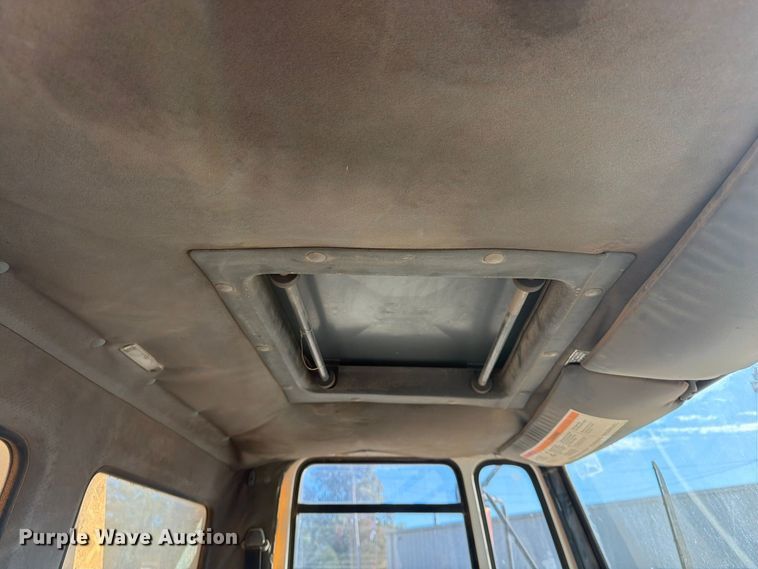 image for item FG0824 1993 Ford Cargo 7000 street sweeper truck