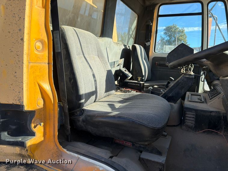 image for item FG0824 1993 Ford Cargo 7000 street sweeper truck
