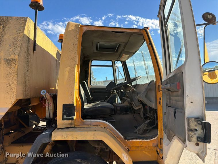 image for item FG0824 1993 Ford Cargo 7000 street sweeper truck