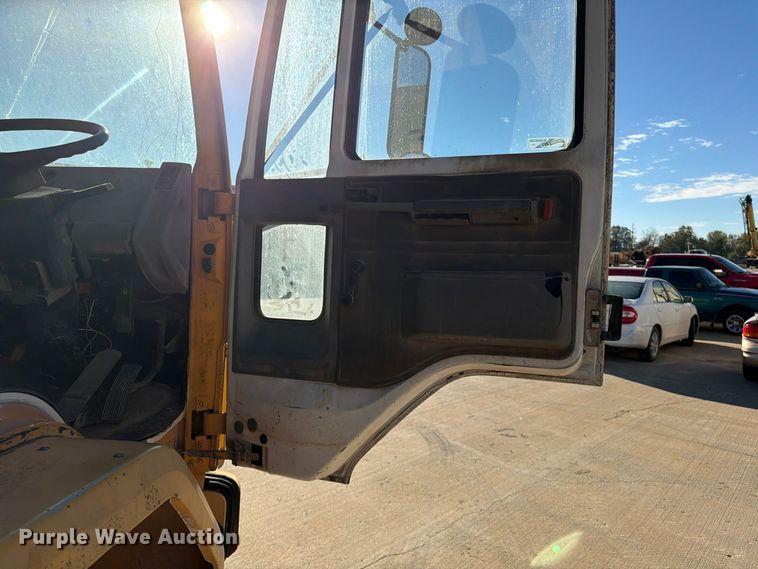 image for item FG0824 1993 Ford Cargo 7000 street sweeper truck