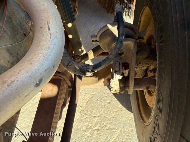 image for item FG0824 1993 Ford Cargo 7000 street sweeper truck