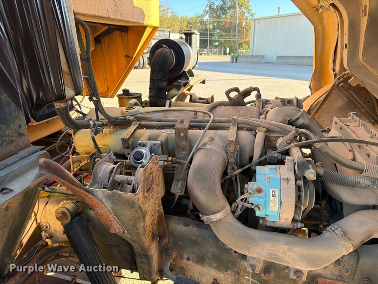 image for item FG0824 1993 Ford Cargo 7000 street sweeper truck