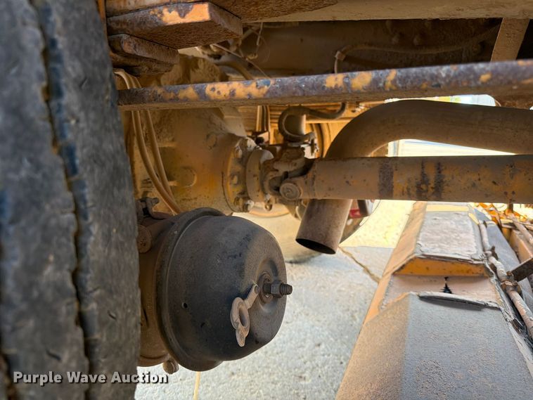 image for item FG0824 1993 Ford Cargo 7000 street sweeper truck