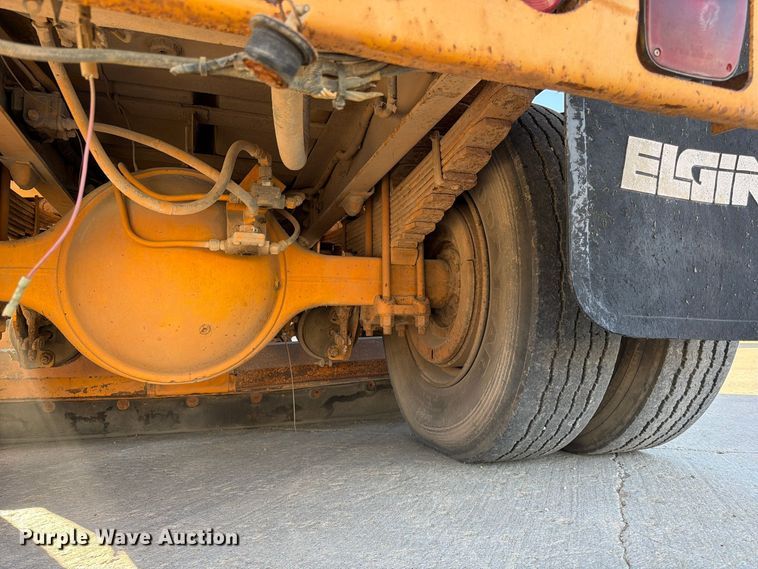 image for item FG0824 1993 Ford Cargo 7000 street sweeper truck
