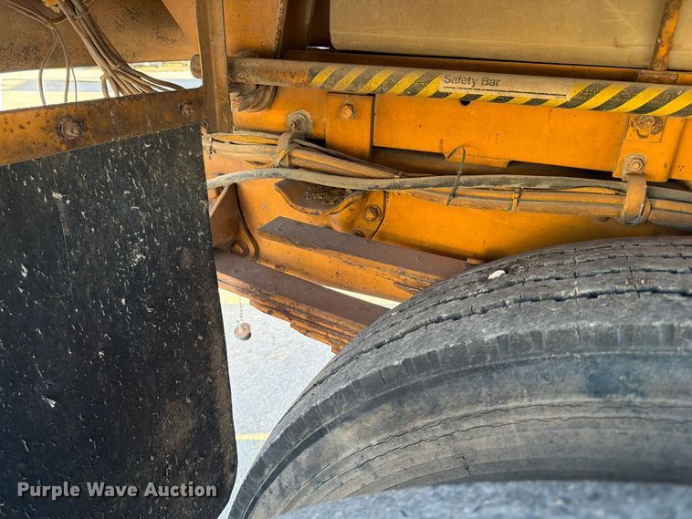 image for item FG0824 1993 Ford Cargo 7000 street sweeper truck