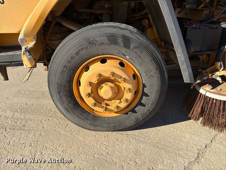 image for item FG0824 1993 Ford Cargo 7000 street sweeper truck