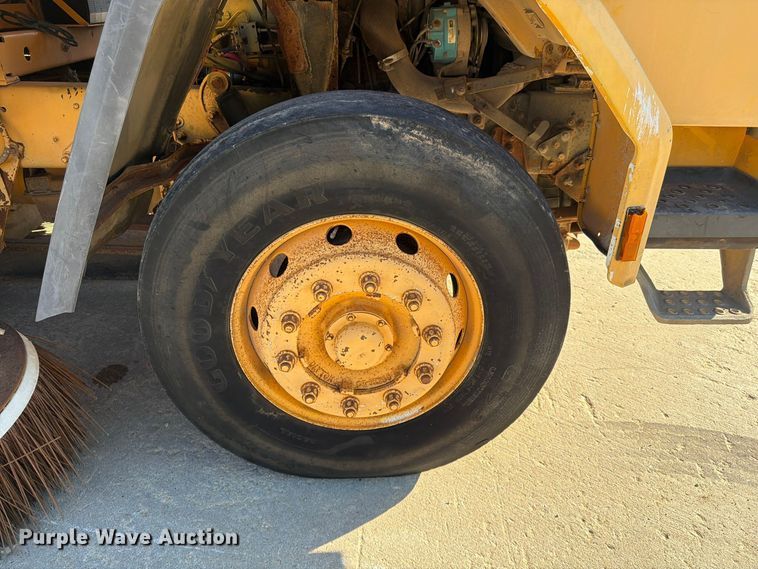 image for item FG0824 1993 Ford Cargo 7000 street sweeper truck