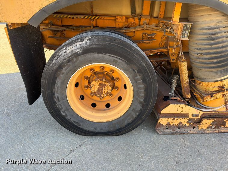 image for item FG0824 1993 Ford Cargo 7000 street sweeper truck