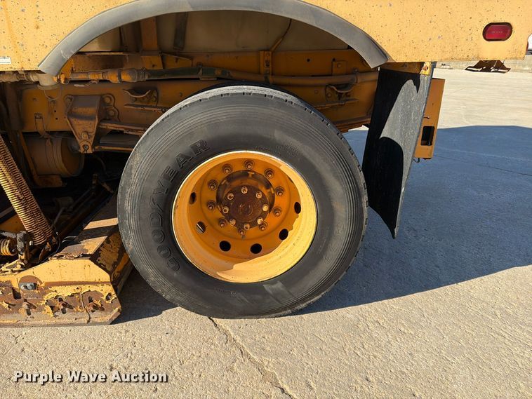 image for item FG0824 1993 Ford Cargo 7000 street sweeper truck