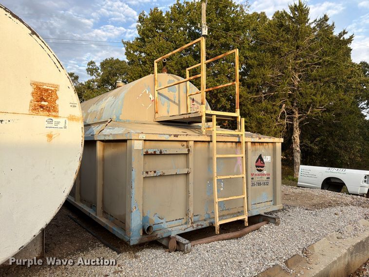 image for item FG0833 10,000 gallon fuel tank with containment system