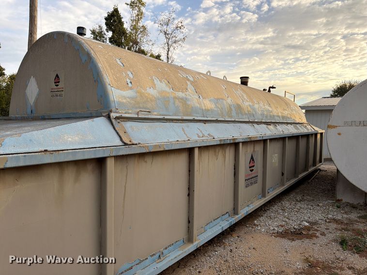 image for item FG0833 10,000 gallon fuel tank with containment system