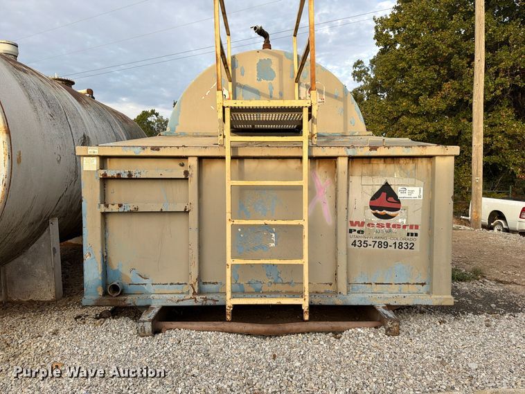 image for item FG0833 10,000 gallon fuel tank with containment system