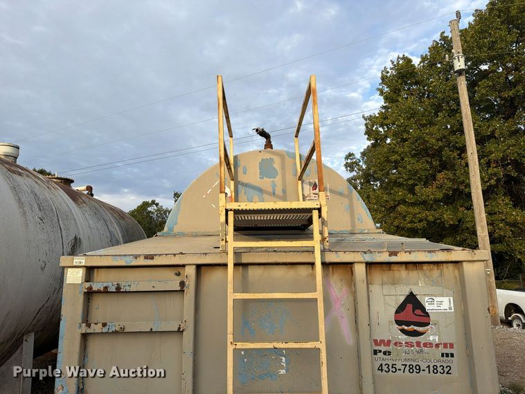 image for item FG0833 10,000 gallon fuel tank with containment system