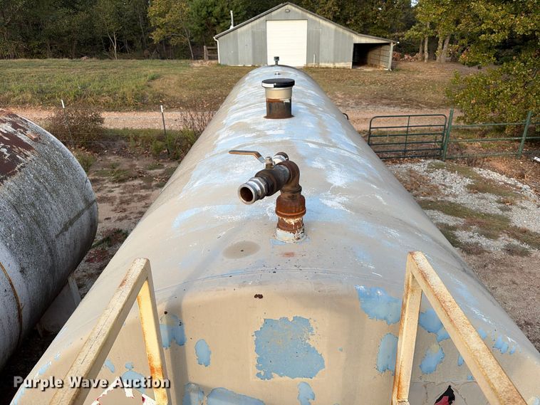image for item FG0833 10,000 gallon fuel tank with containment system