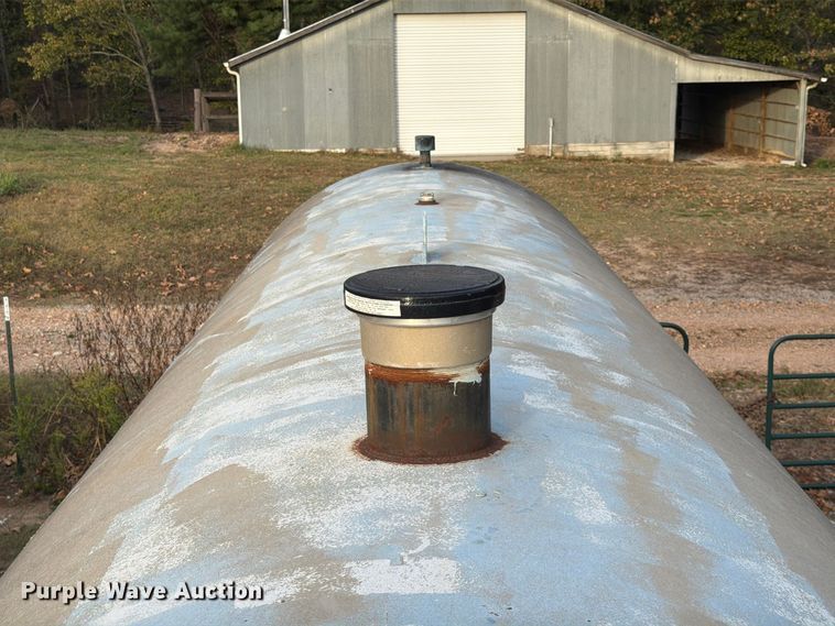 image for item FG0833 10,000 gallon fuel tank with containment system