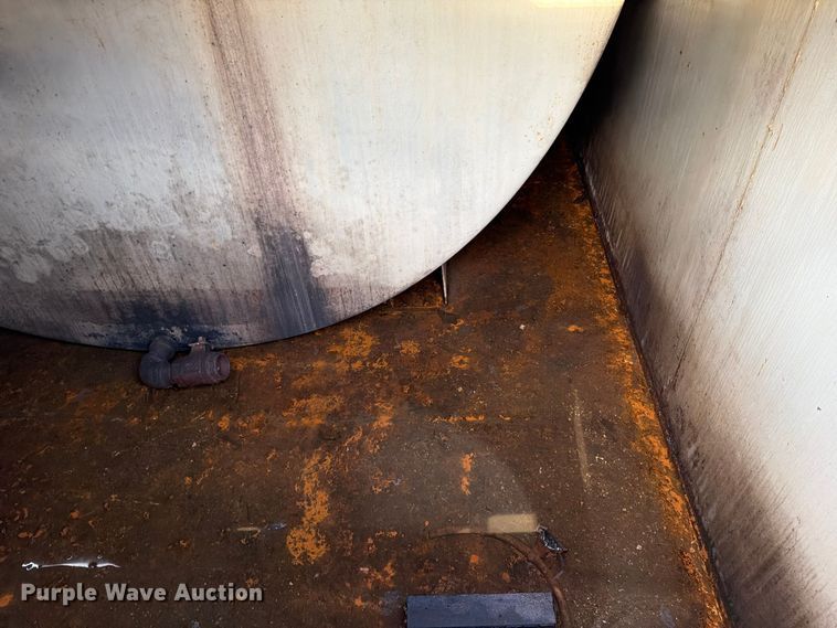 image for item FG0833 10,000 gallon fuel tank with containment system
