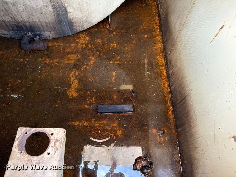 image for item FG0833 10,000 gallon fuel tank with containment system