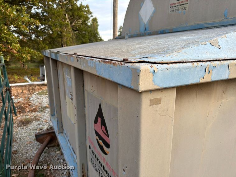 image for item FG0833 10,000 gallon fuel tank with containment system
