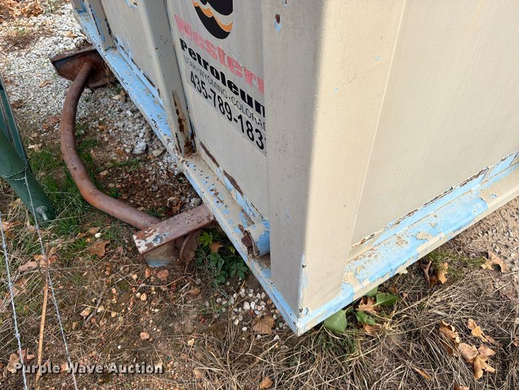 image for item FG0833 10,000 gallon fuel tank with containment system