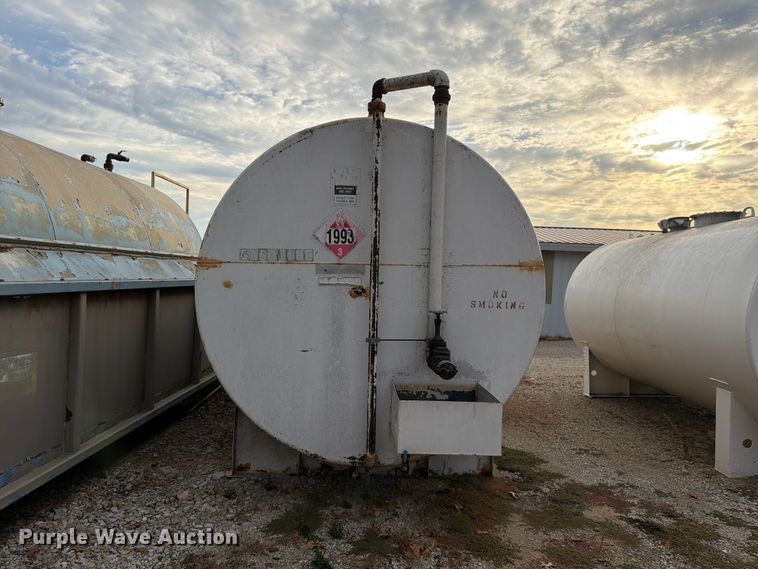 image for item FG0834 6,000 gallon fuel tank