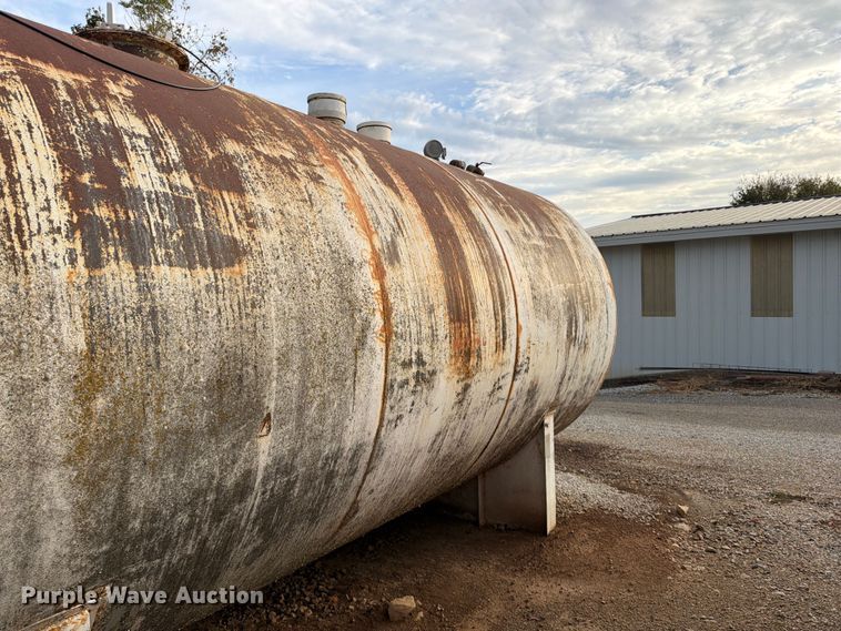 image for item FG0834 6,000 gallon fuel tank