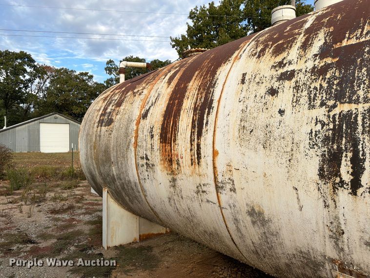 image for item FG0834 6,000 gallon fuel tank