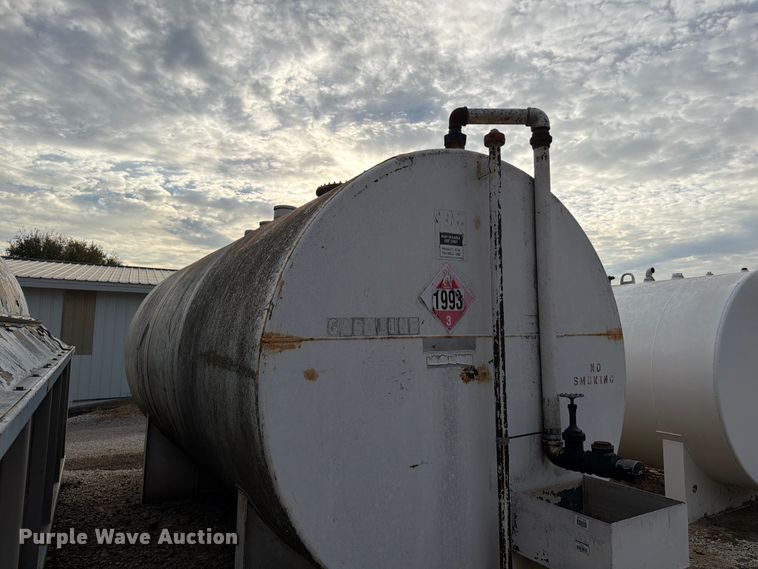 image for item FG0834 6,000 gallon fuel tank