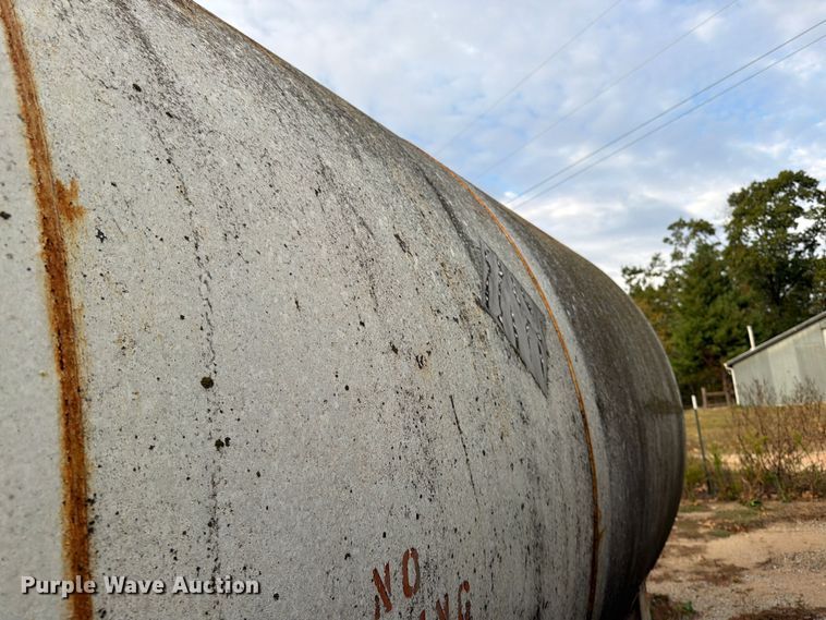 image for item FG0834 6,000 gallon fuel tank