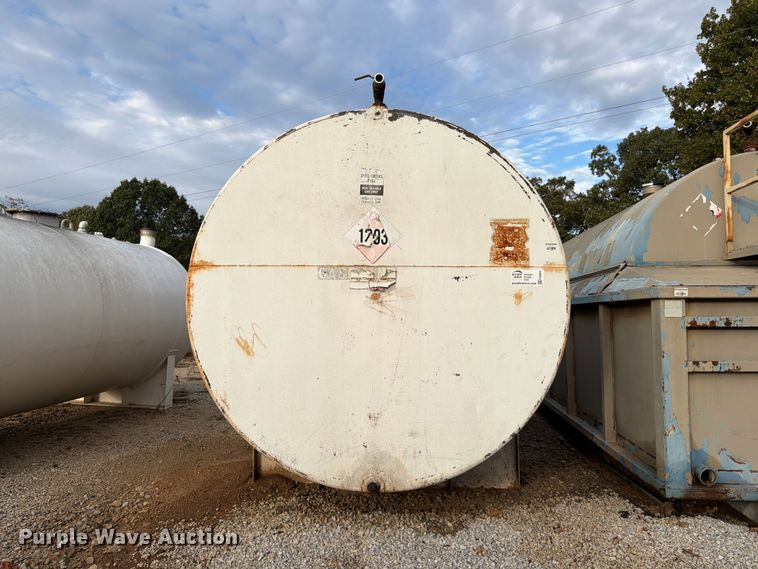 image for item FG0834 6,000 gallon fuel tank