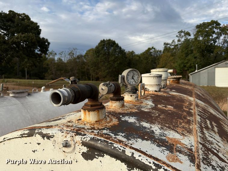 image for item FG0834 6,000 gallon fuel tank