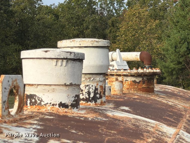 image for item FG0834 6,000 gallon fuel tank