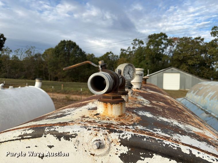 image for item FG0834 6,000 gallon fuel tank