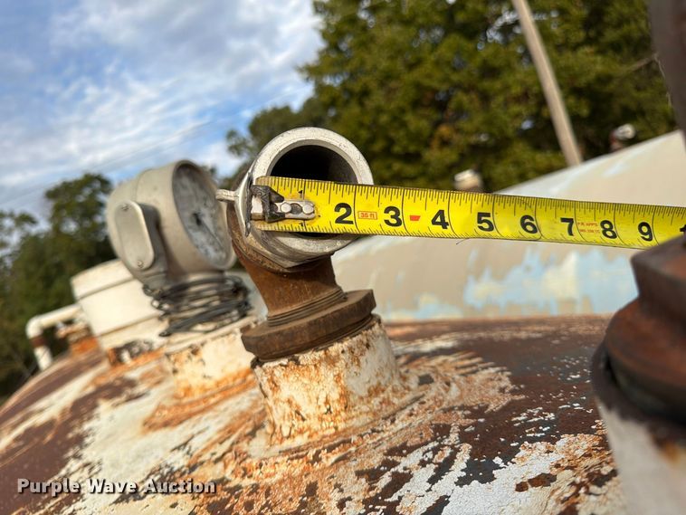 image for item FG0834 6,000 gallon fuel tank