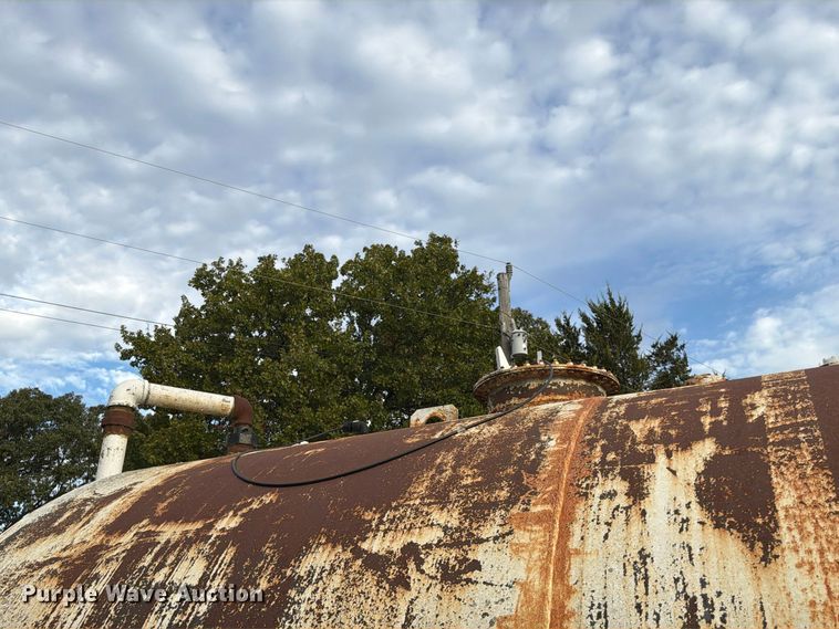 image for item FG0834 6,000 gallon fuel tank