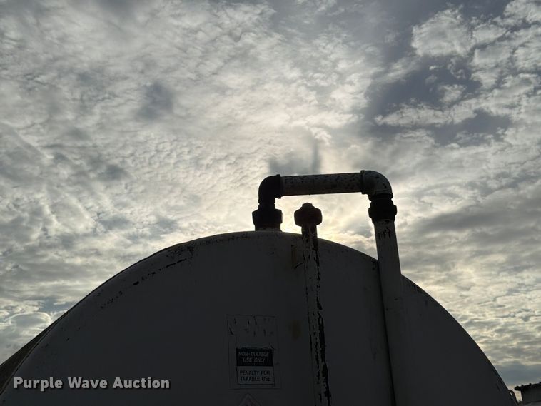 image for item FG0834 6,000 gallon fuel tank