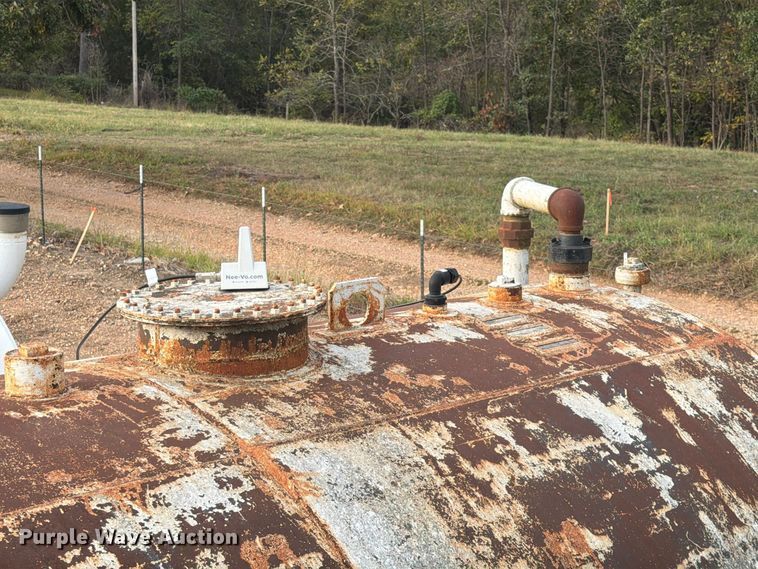 image for item FG0834 6,000 gallon fuel tank