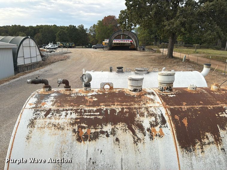 image for item FG0834 6,000 gallon fuel tank