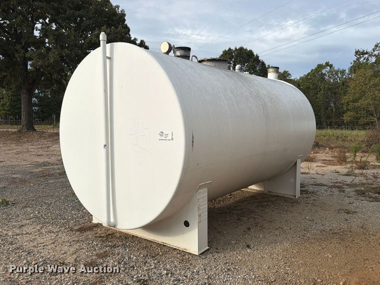image for item FG0835 4,000 gallon fuel tank