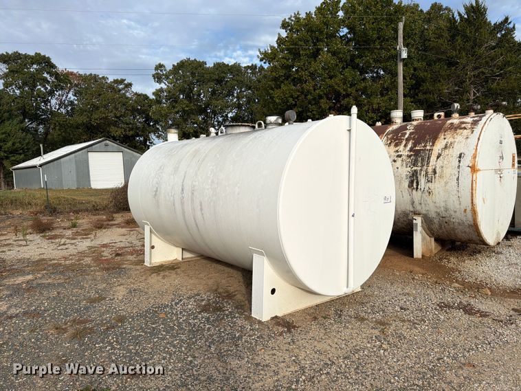 image for item FG0835 4,000 gallon fuel tank